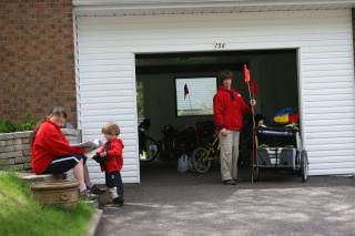 Le nouveau cyclopousse ("maison de Marc-Antoine") dans le garage chez Fernand